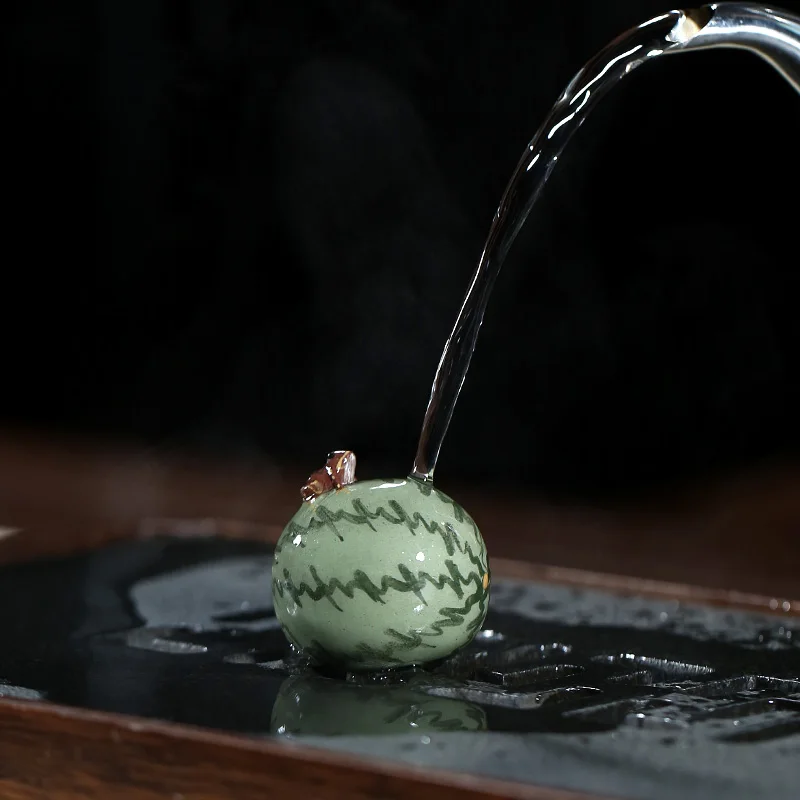 Украшение для чайного питомца - Жаба, плевущая арбузы. Маленькая игрушка. Набор из пурпурного песчаника. Ручная работа. Украшение для дома. Декоративный поднос.