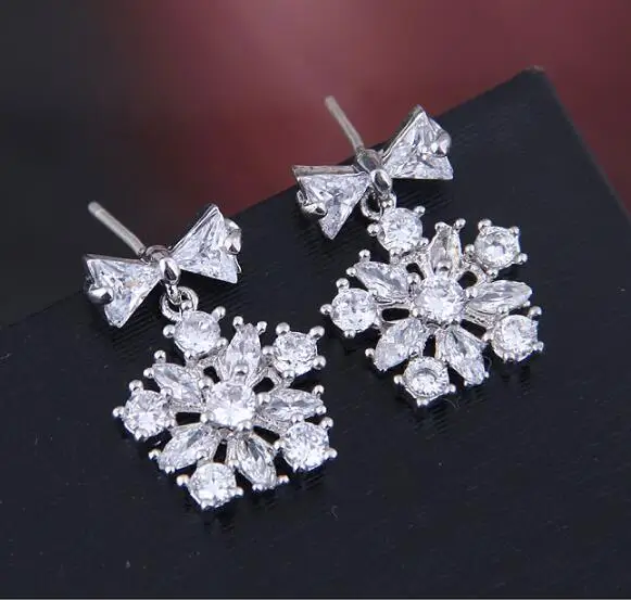 

Exquisite Fashion Sweet OL Snowflake Earrings Silver Pin New Year Christmas Jewelry Gift For Women Girl