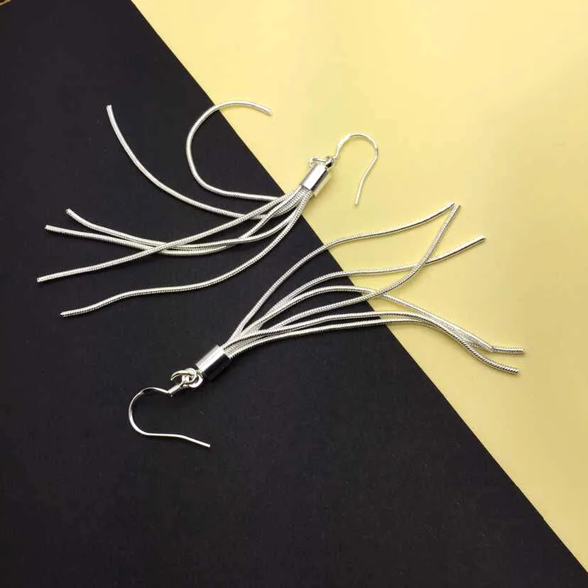 Женские длинные серьги подвески с кисточками серебристого