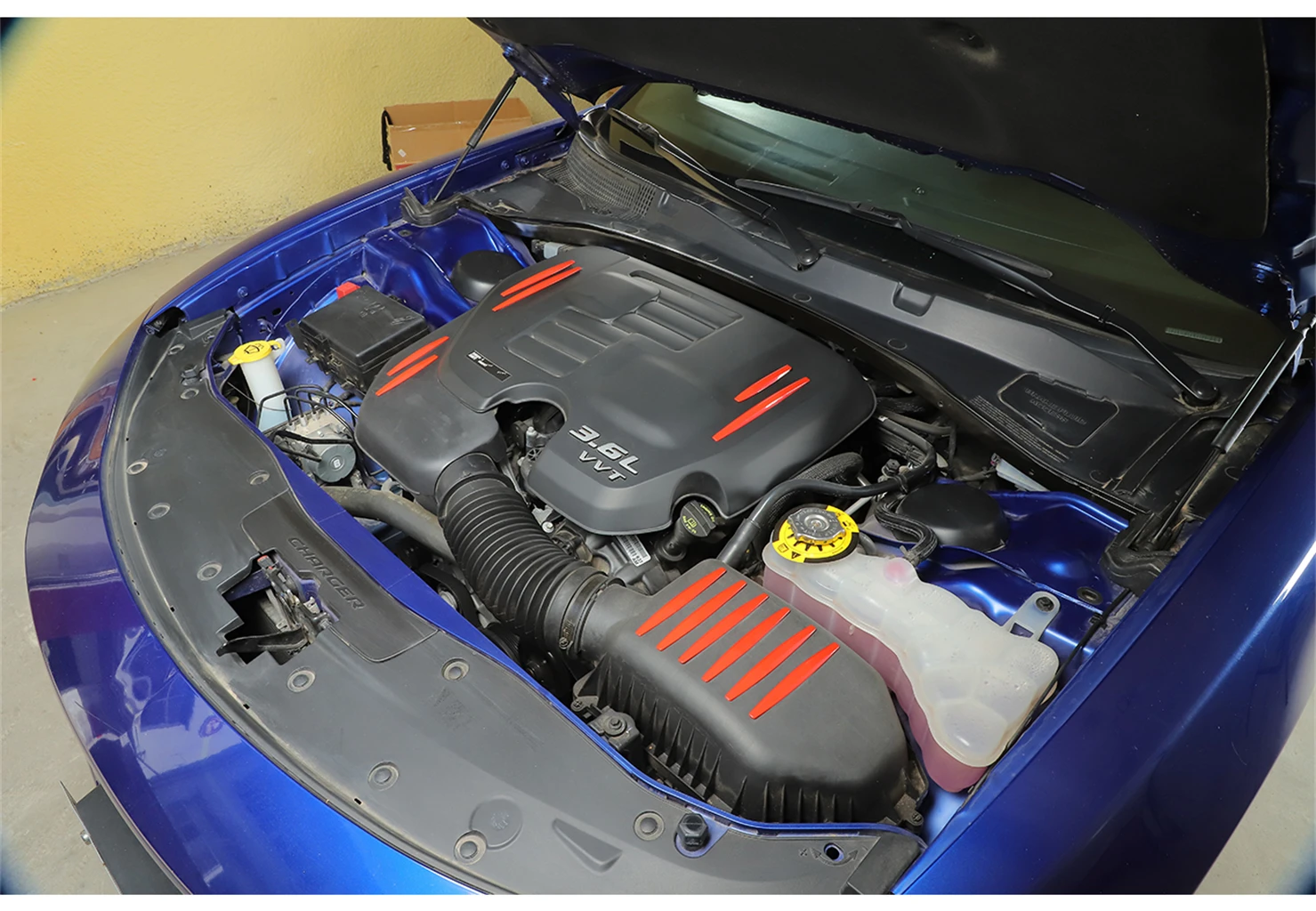 

Полоски для крышки двигателя, наклейка, Обложка рамы, наклейка для Dodge Challenger 2009 + зарядное устройство 2009 +, украшение салона автомобиля