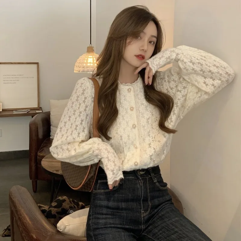 

2021 New Style Spring and Autumn Sweet Bubble - Bubble Sleeve Loose Hook to Wear Very Fairy Long - Sleeve Lace Blouse Shirt