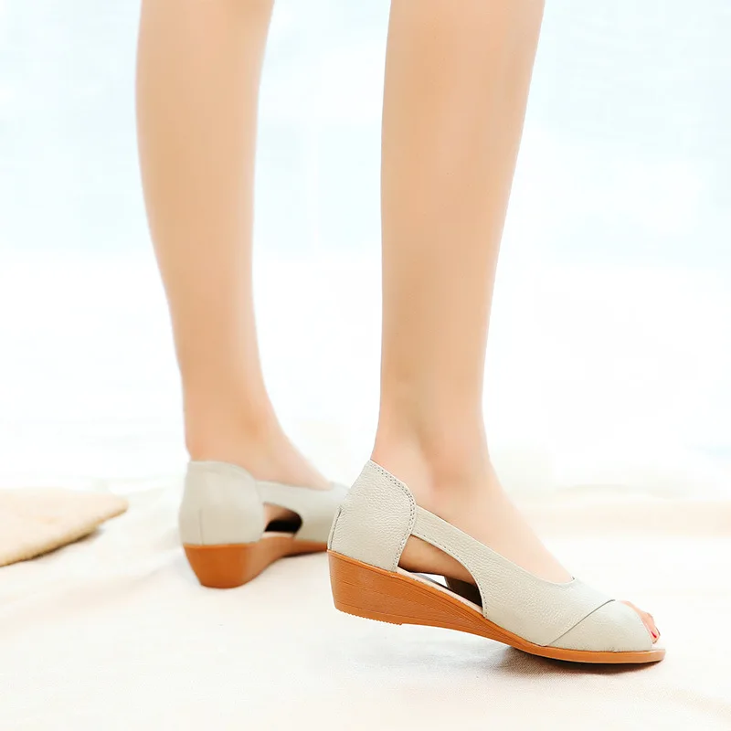 Сандалии женские на низком каблуке мягкие кожаные босоножки модная повседневная