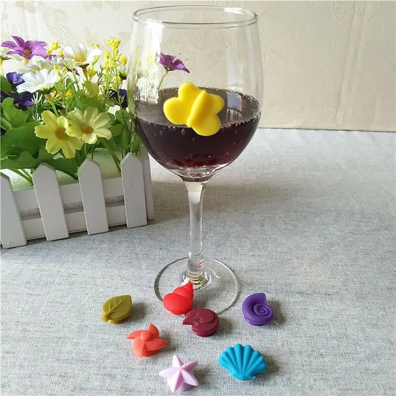 Набор из 8 миниатюрных милых брелоков для бокалов вина из силикона с различными типами маркеров и аксессуаров для бара.