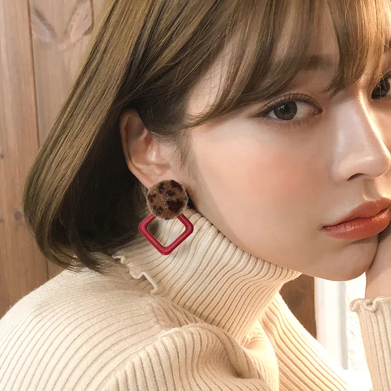 

Classic Stud Earrings Women Winter New Leopard Leather Fashion Jewelry Boucle D'Oreille Femme Korea Oorbellen Pendientes Brincos