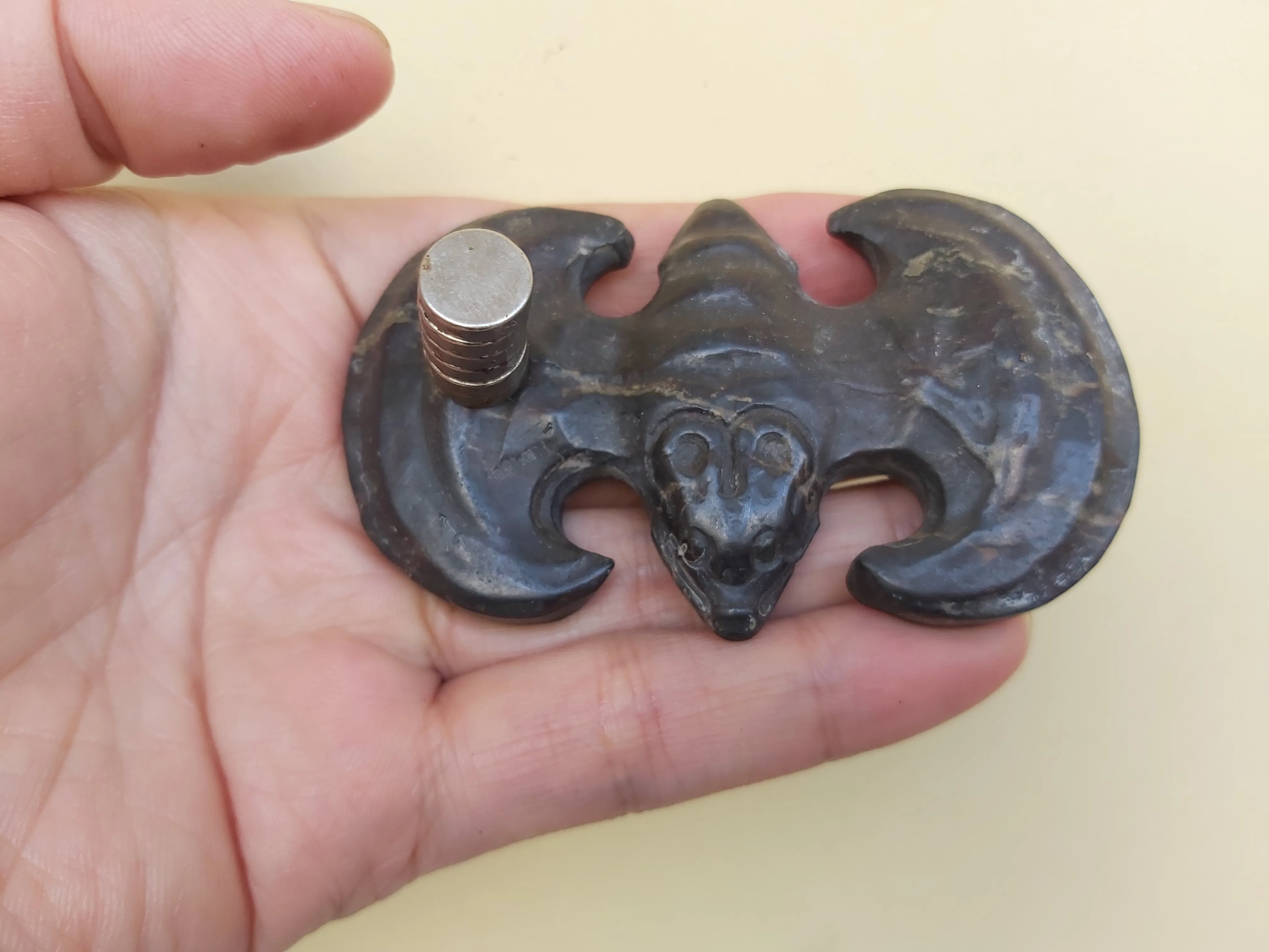 Chinese antique real stone jade Hongshan Culture Meteorite Jewelry pendant fossil iron magnet Bat mystery Devil status | Дом и сад