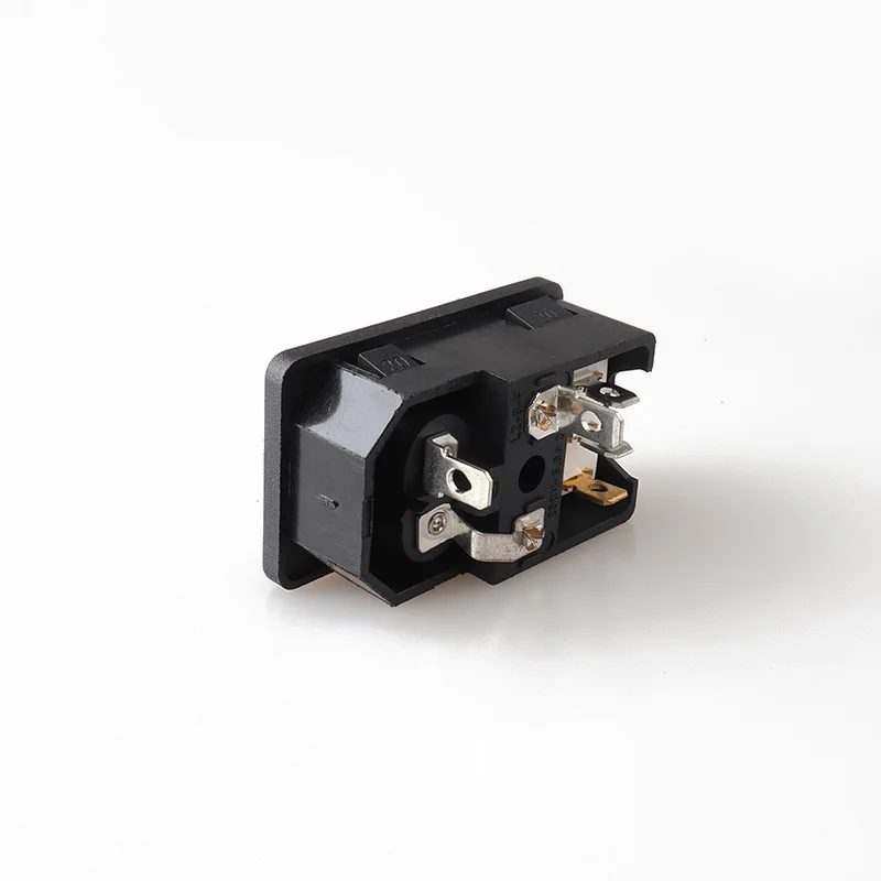 Красный клавишный выключатель 4P и модель C8 с разъемом питания 5А типа