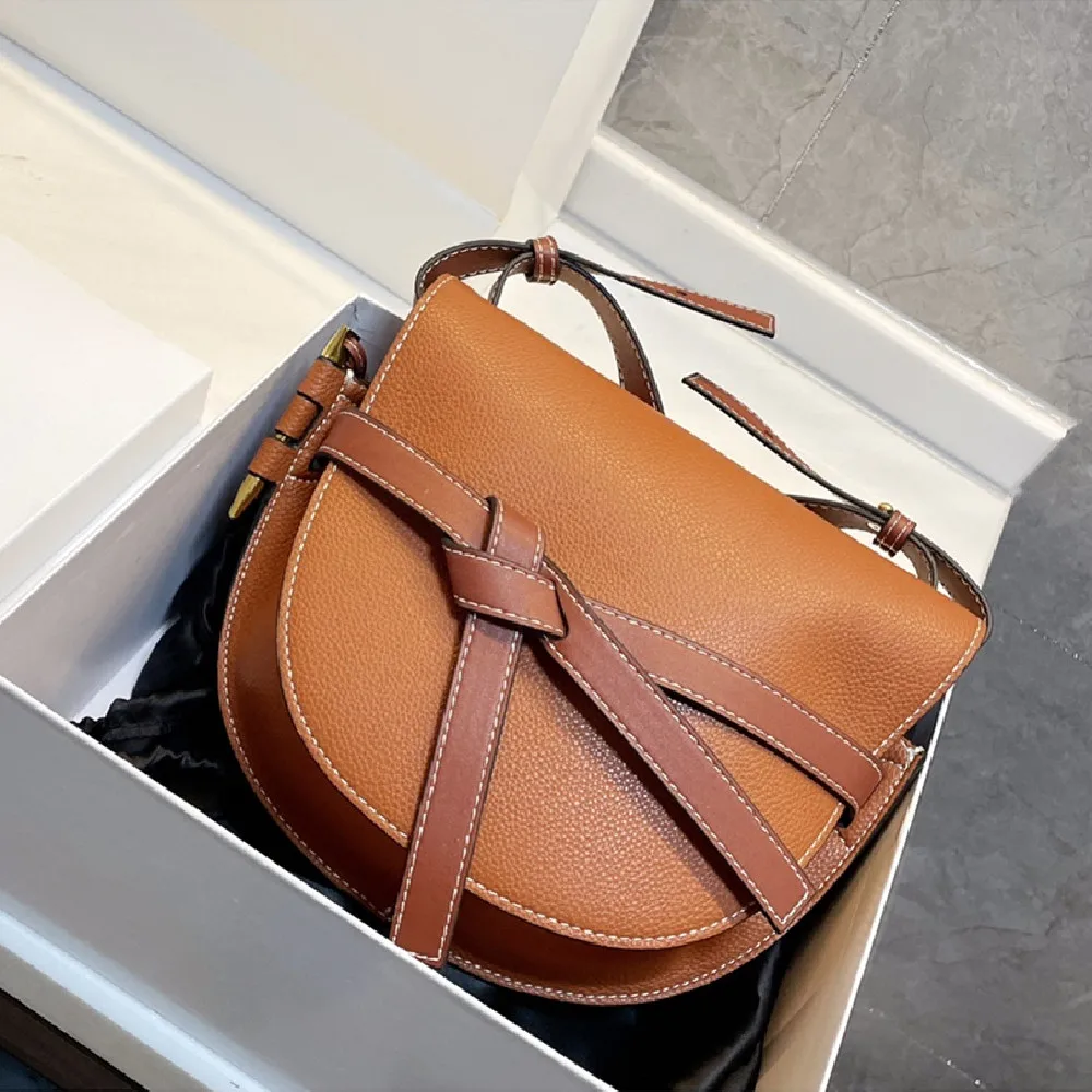 

2021 summer fashion trend one-shoulder messenger bag flip bag all-match