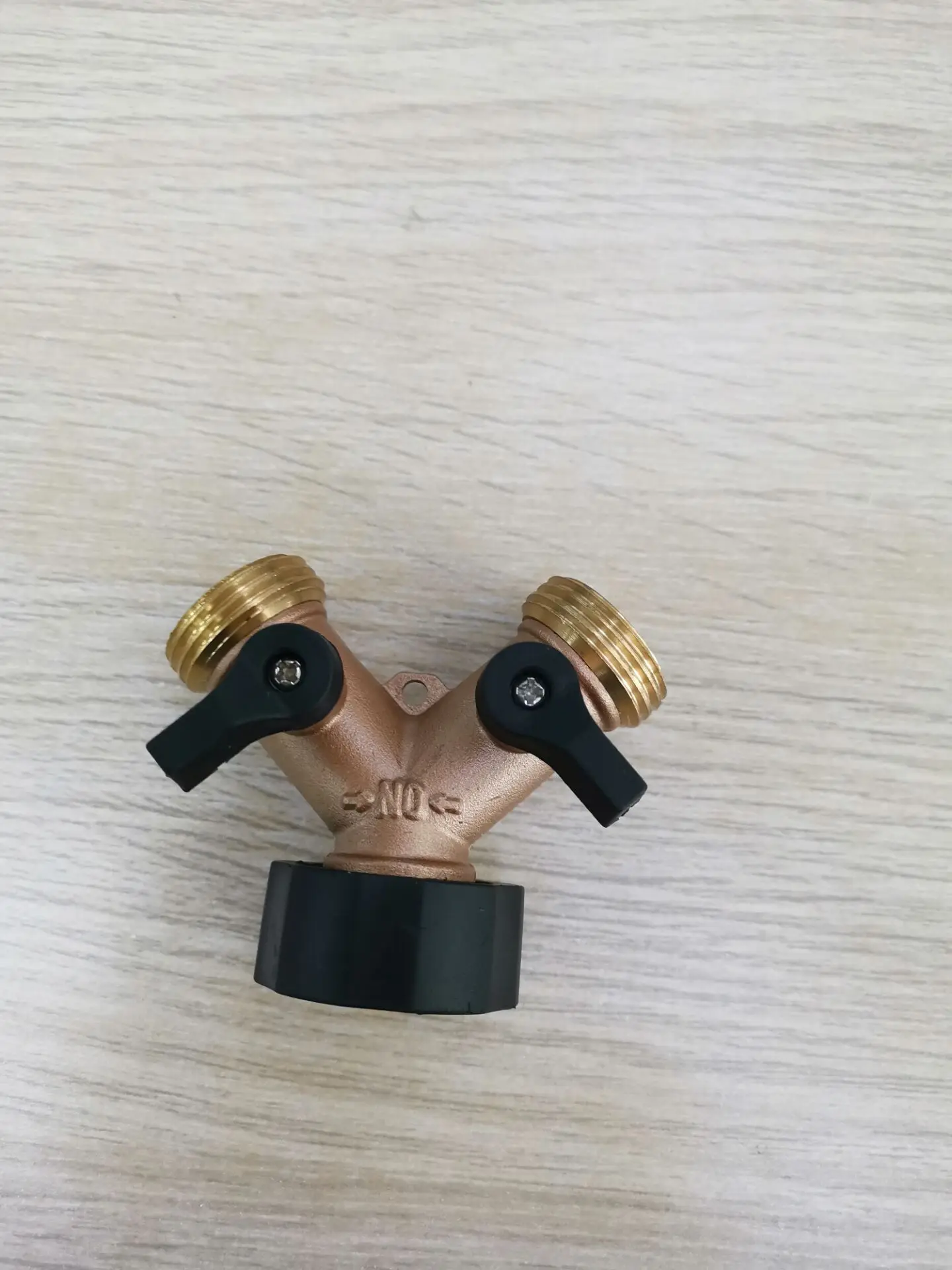 

CHonCHencFO Branching pipes of metal External thread 3-head connection 1PCS