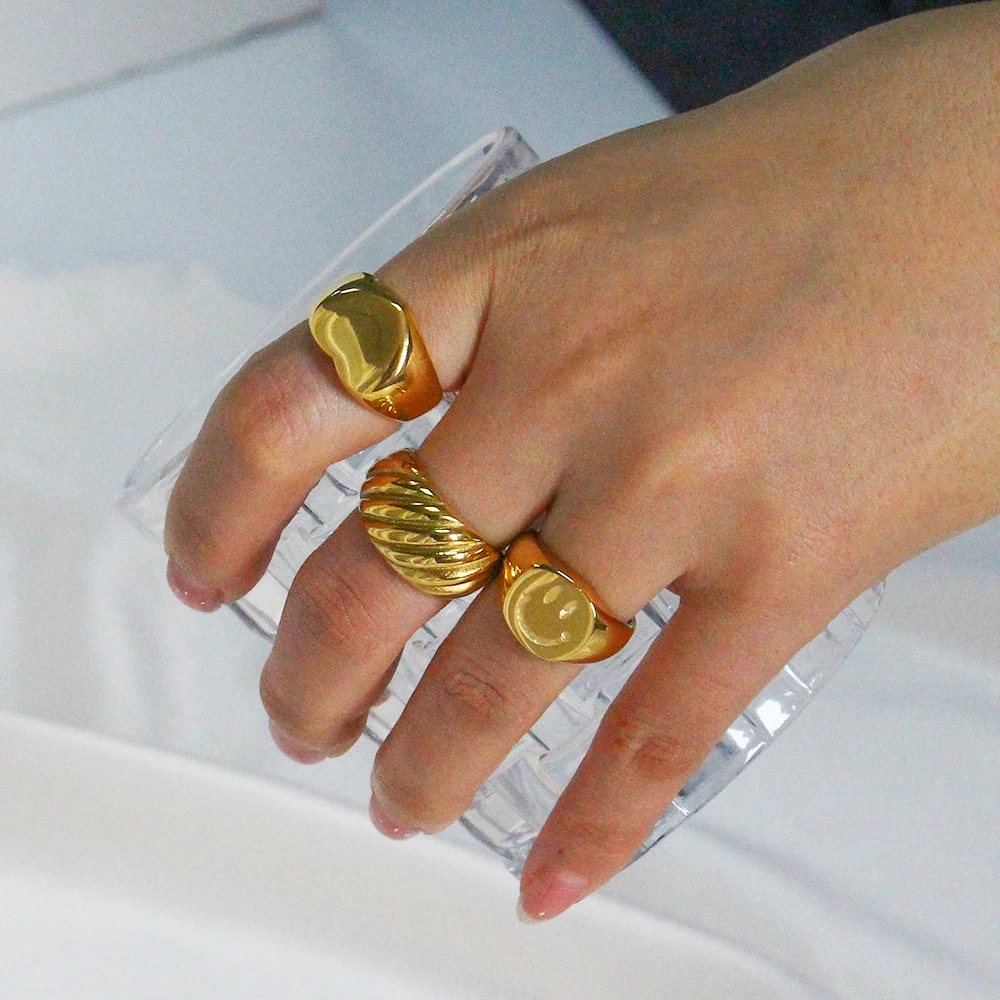 

Cute Women Jewelry Stainless Steel Gifts Smiley Heart Men's Finger Rings Smile 18k Gold Plated Matching Ring Girls AccessoriesÂ