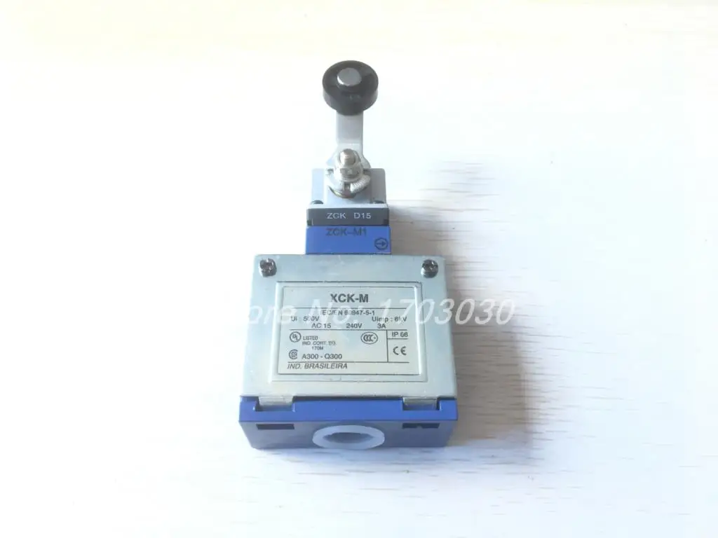 

400VAC/4A 240VAC/3A NC NO Momentary Parallel Roller Limit Switch XCK-M