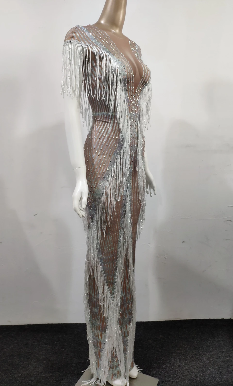 Блестящее длинное платье с бахромой женское облегающее для празднования дня