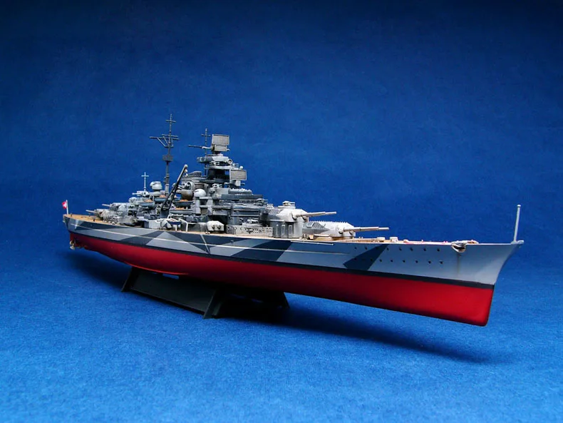 Немецкий линкор Tirpitz 1944 Военная Модель Коллекция Бесплатная доставка 1: 700 Масштаб