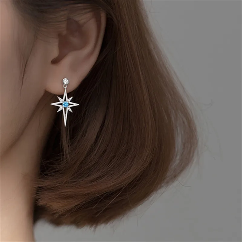 

Серьги-гвоздики женские из серебра 925 пробы со звездой и кристаллами