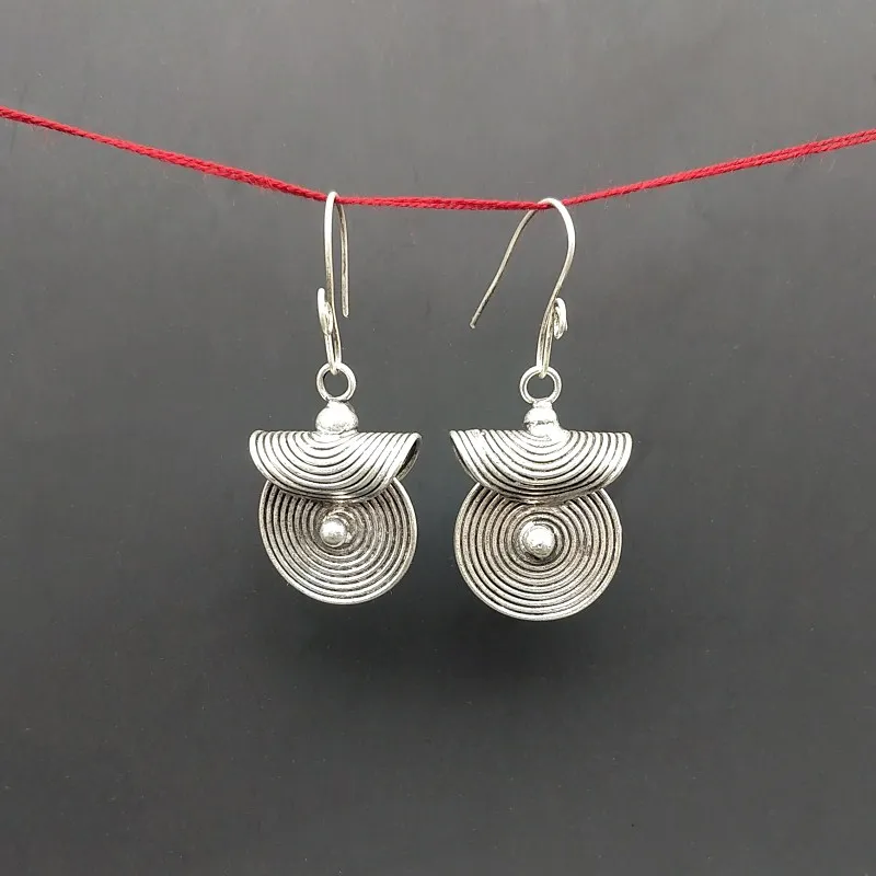 

Guizhou national personality jewelry Miao pure handmade Miao Silver Earrings jade Shell Earrings