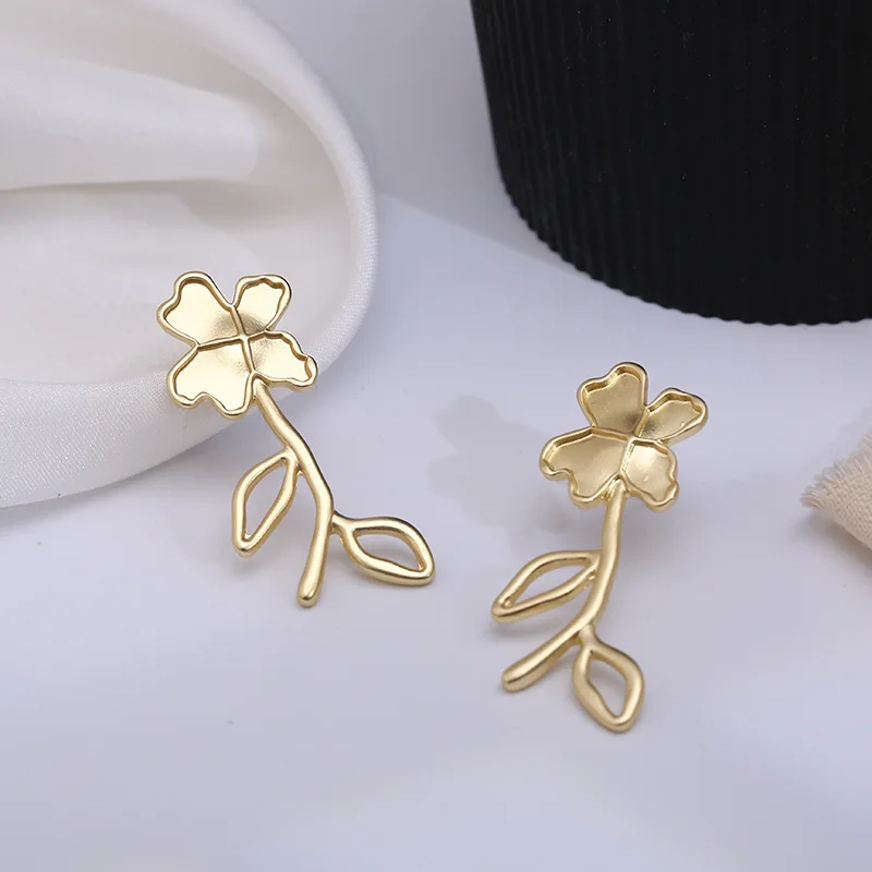 

Matte Gold Color Hollow Leaf Flower Stud Earrings For Women Girls Anti Allergy Simple Abstract Design Party Jewelry Gift