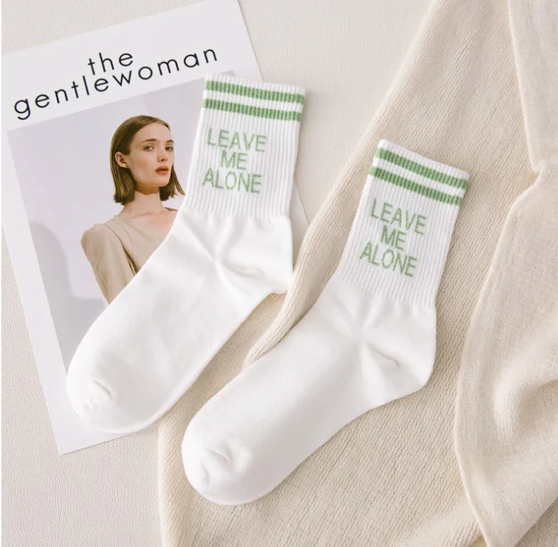 Рождественские Зимние забавные носки LEAVE ME ALONE, женские хлопковые милые носки, длинные носки с надписью Harajuku, женские толстые теплые блестящие буквы