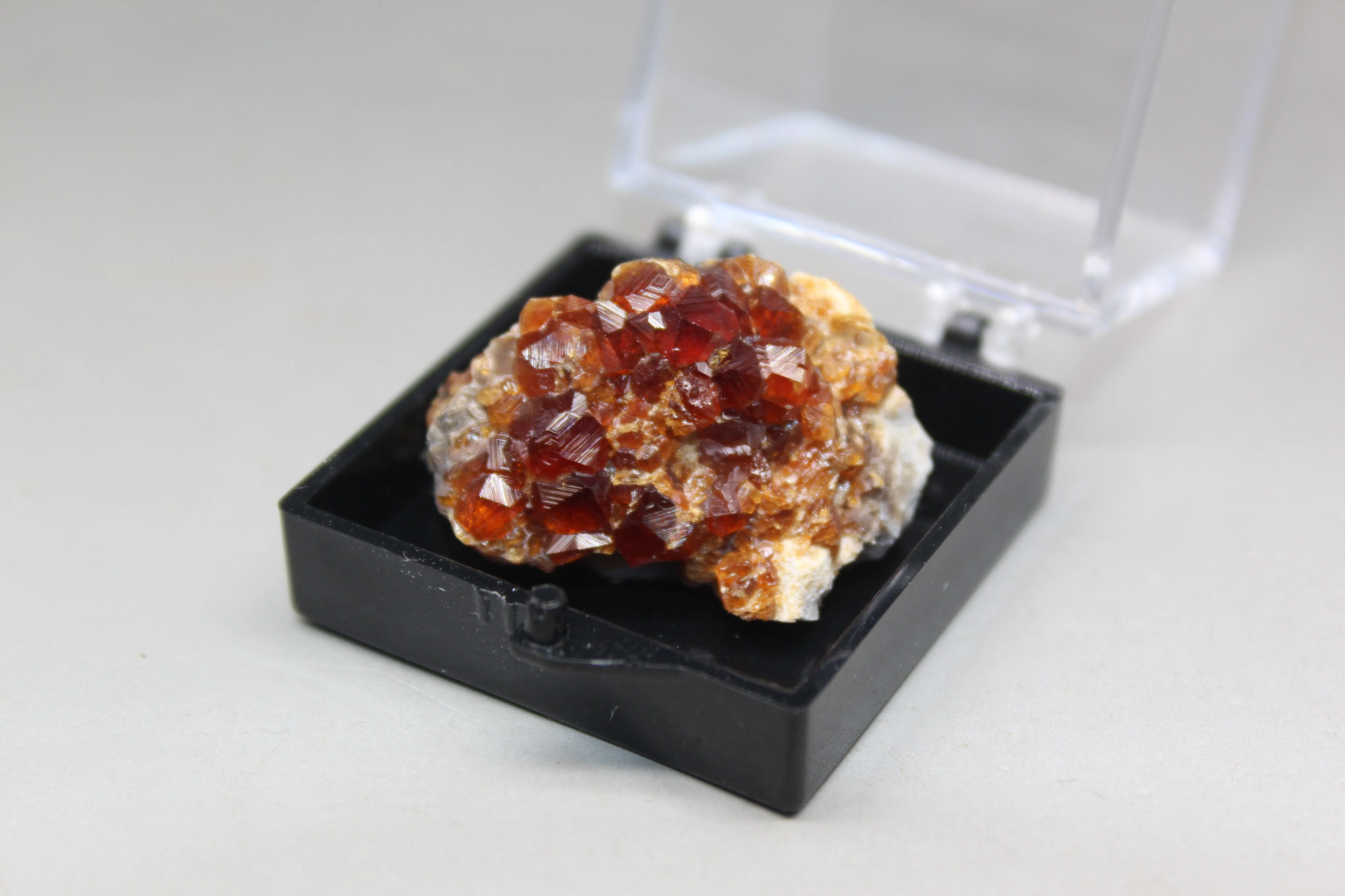 100% натуральный гранат кластеры минеральные образцы камней и кристаллов