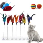 Веселая игрушка для кошек с колокольчиком, Весенняя интересная эластичная цветная мышь и перо на присоске, игрушка для домашних животных, аксессуары для кошек, случайный цвет