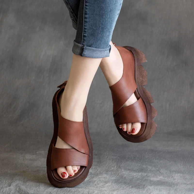 Женские кожаные сандалии черные повседневные летние туфли на танкетке с