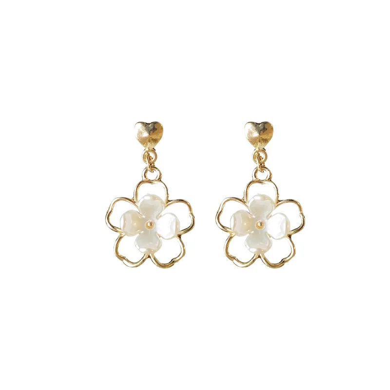 

Version of Women's Luxury Design Retro Small Fresh Wild Three-dimensional White Flower Earrings/ear Clips