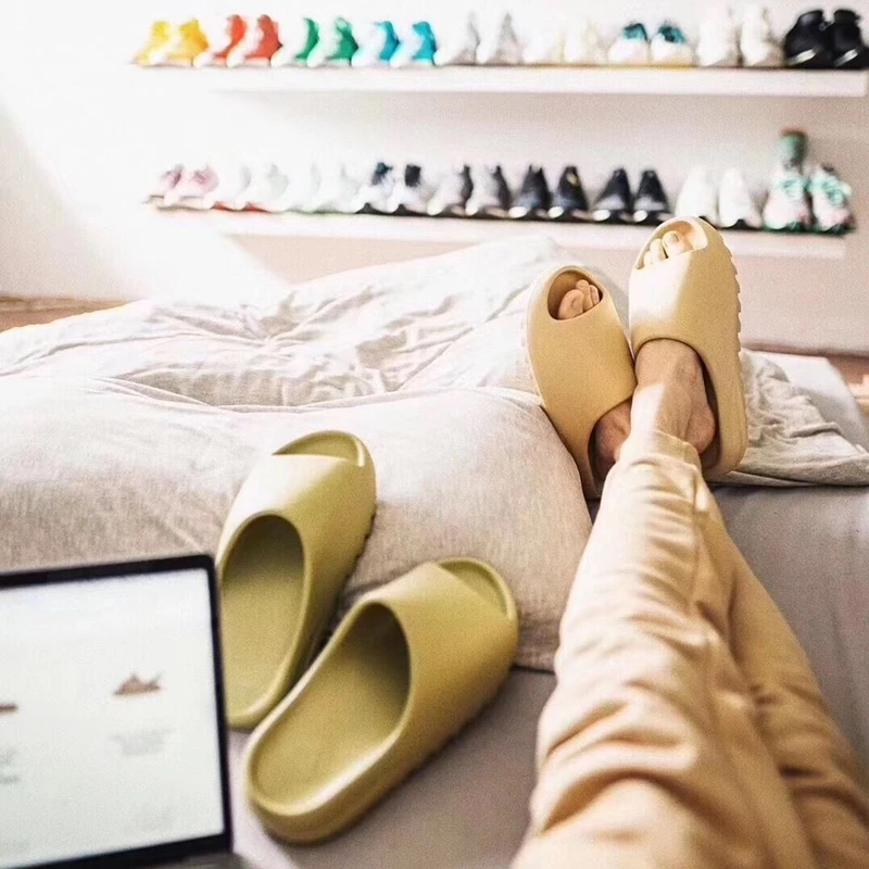 

New Foma Runner Summer Slippers Mens Fashion Solid Color Casual Home Slipper Shoes Eva Non-slip Shoes Womens Beach Slides