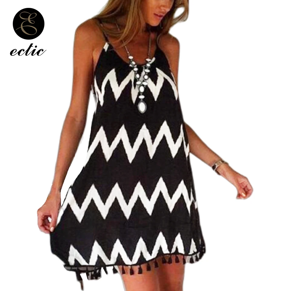 Вечерние нее платье с бахромой и кисточками черное белое в полоску волнистыми