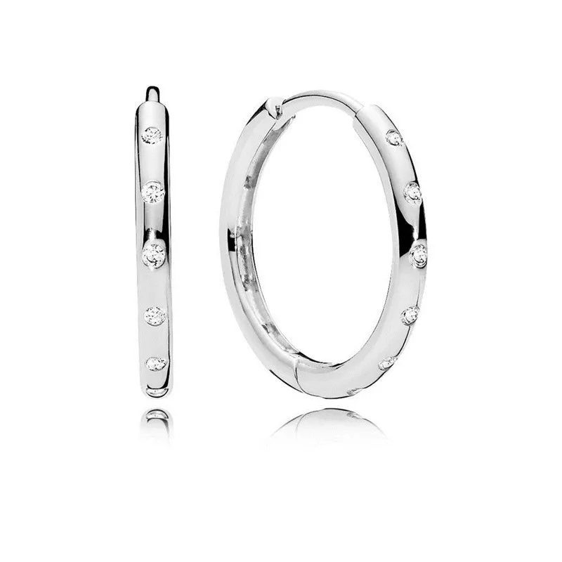 В Серебряные серьги постановления 925 предназначены для увлекательного Сердце