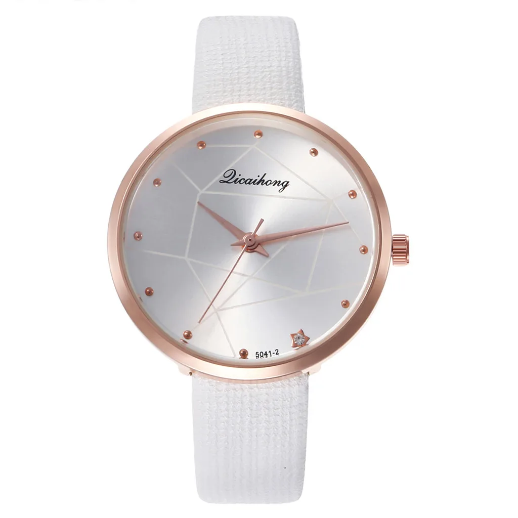 Женские кварцевые часы с геометрическим рисунком и кожаным ремешком наручные