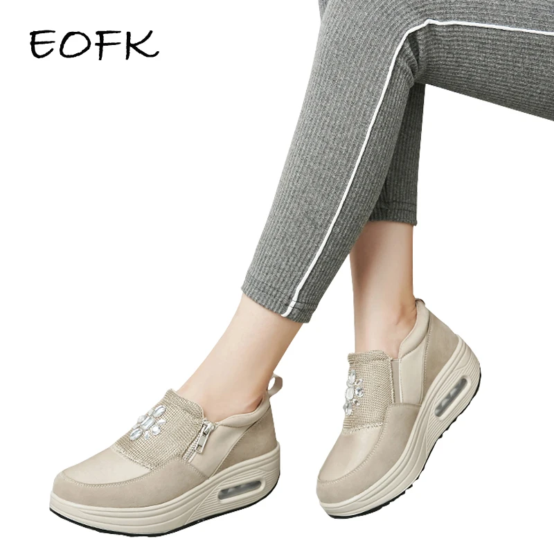 Женские мокасины на плоской платформе EOFK с кристаллами без застежки