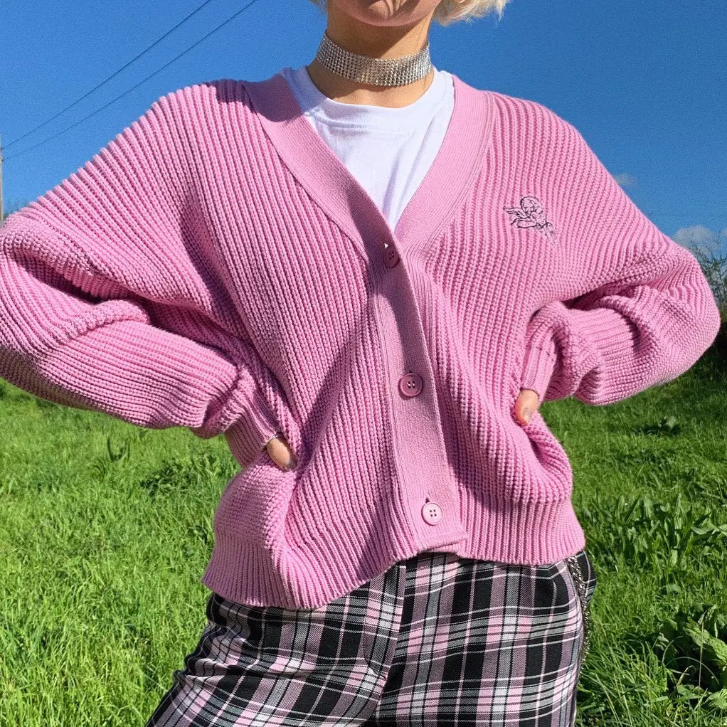 Розовый вязаный кардиган с вышивкой уютный свободный свитер пуговицами спереди