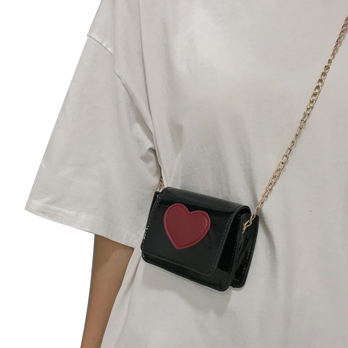 

New Mini Women Heart Square Bag Casual Messenger Bag Crossbody with Chain Shoulder Strap