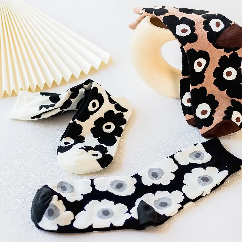 New Floral Socks Streetwear Flower Socks Women Girls Korean Harajuku Style Kawaii Socks Autumn Winter for Ladies Socks