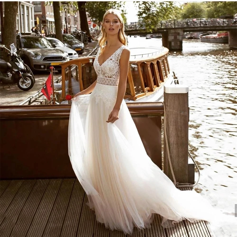

Bohemian Lace Wedding Dress 2021 V-Neck Appliques Floor Length Backless Tulle Women Brides Lady Robe De Mariee White Sleeveless