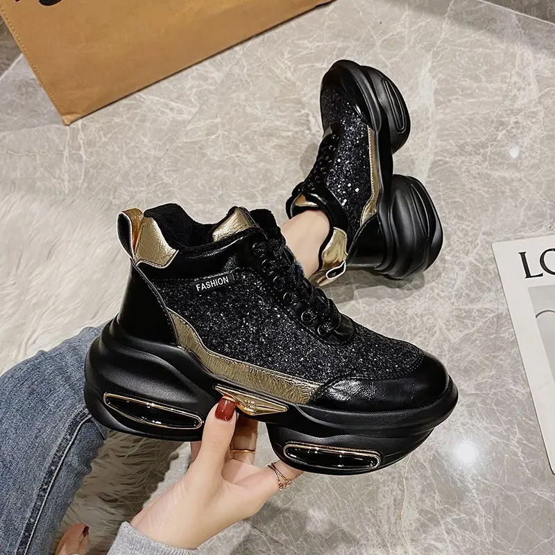 Зимние женские кроссовки на платформе с украшениями не сужающемся книзу