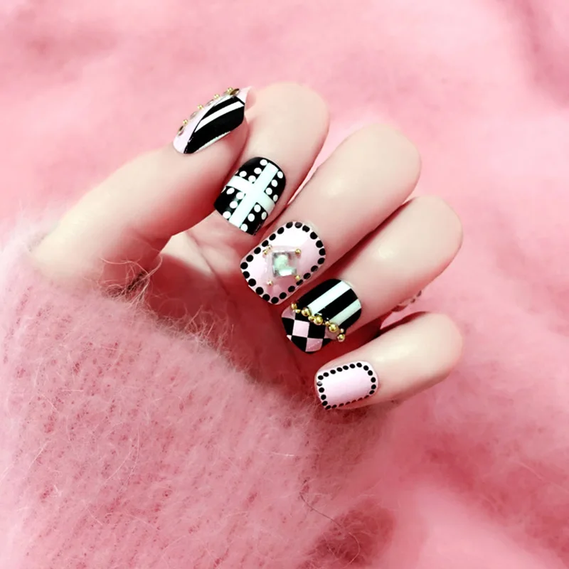 style8 24 шт. милые розовые цветные накладные ногти для женщин с черно-белым принтом короткие накладные ногти полного покрытия дизайн накладные ногти с клеем - Цвет: style8