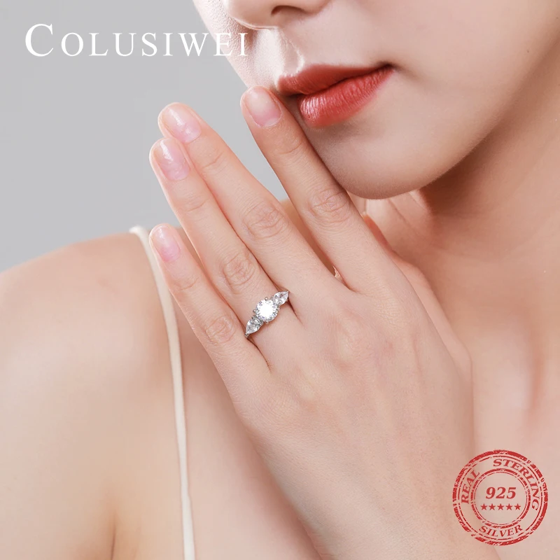 Женское кольцо из серебра 925 пробы с искусственным бриллиантом | Украшения и