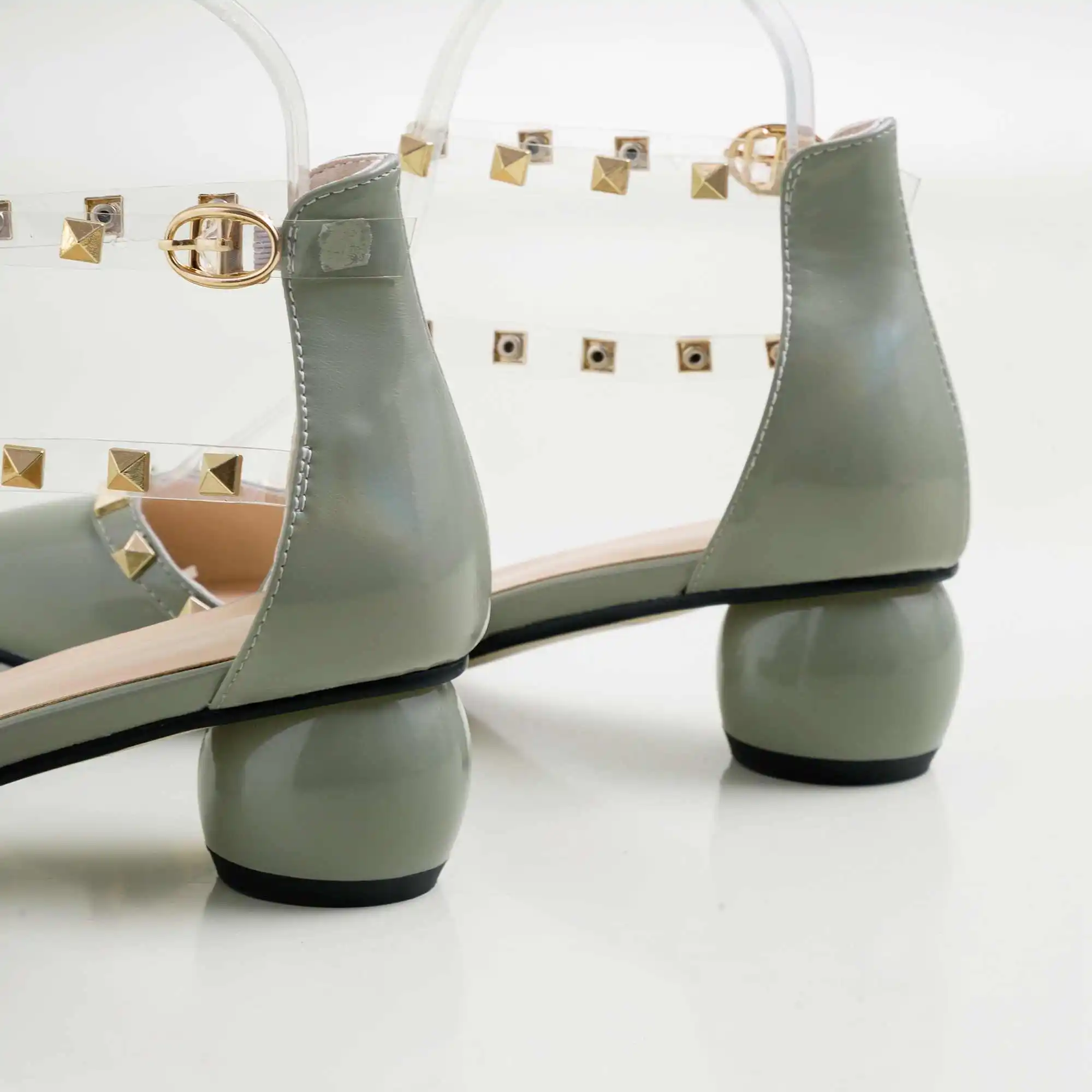 

Lenkisen new high quality big size design pointed toe med rivets round heels buckle straps office lady dress summer pumps L0f3