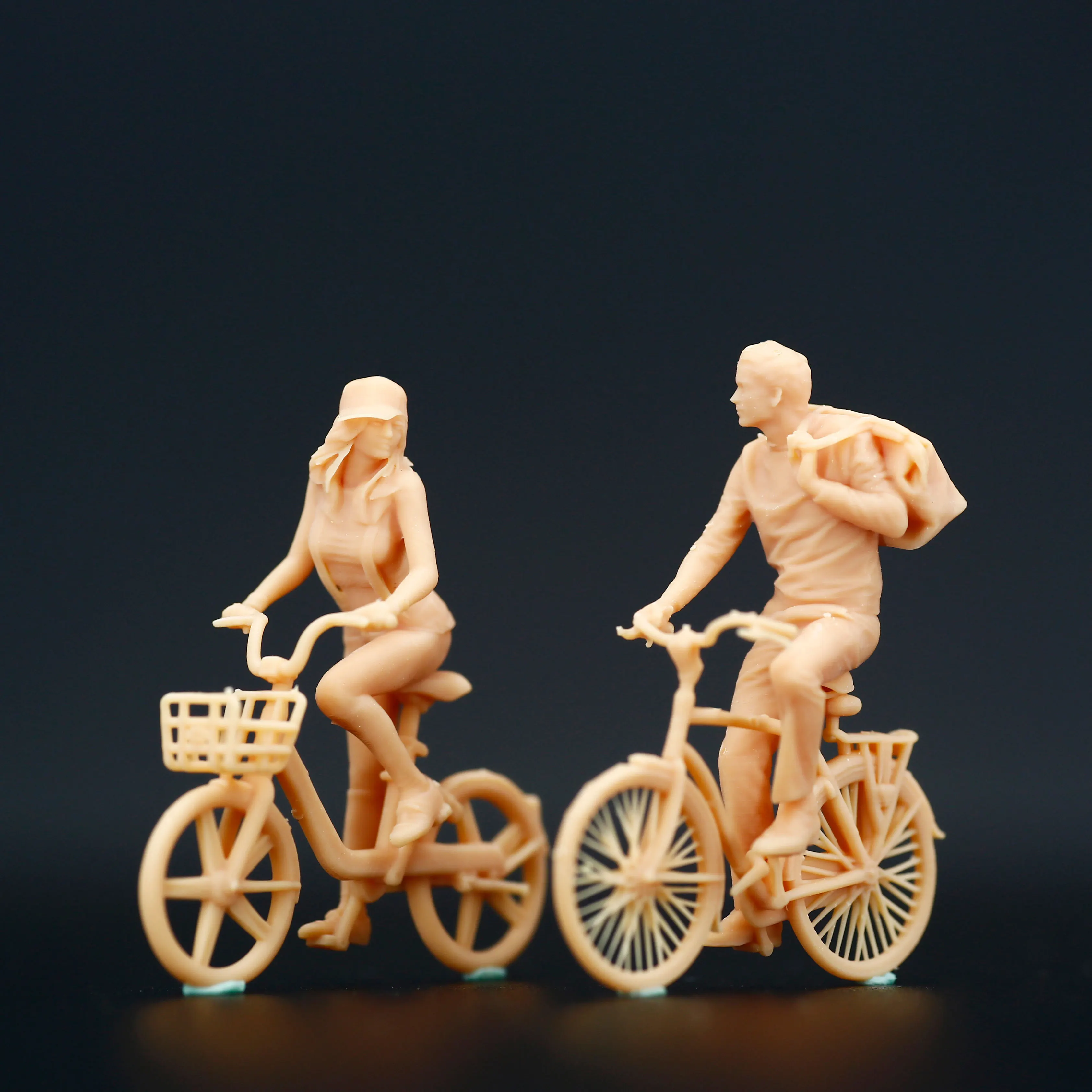 

1:87 1/64 2 People Cycling Men Women Leisure Travel Hunk Miniature Model 1/43 Need To Be Colored By Yourself