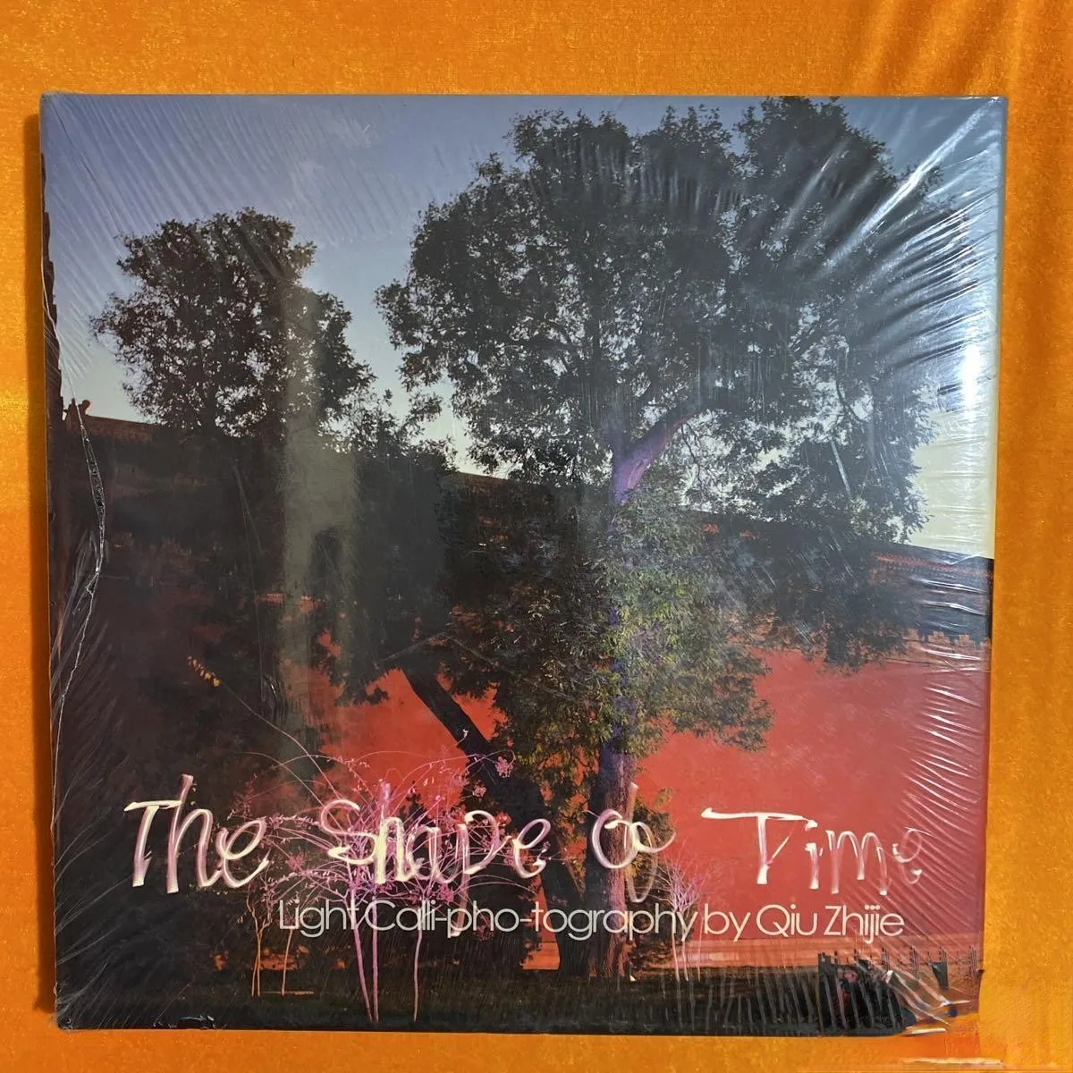 

The Shape of Time: Qiu Zhijie's Light Calligraphy Photography 100%new