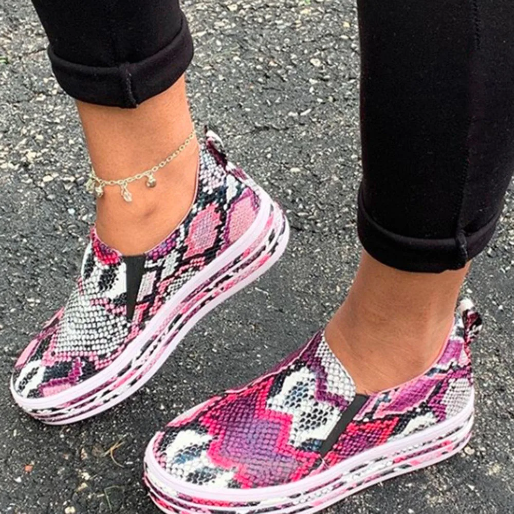 Женская обувь на плоской подошве Модные разноцветные кроссовки из змеиной кожи с