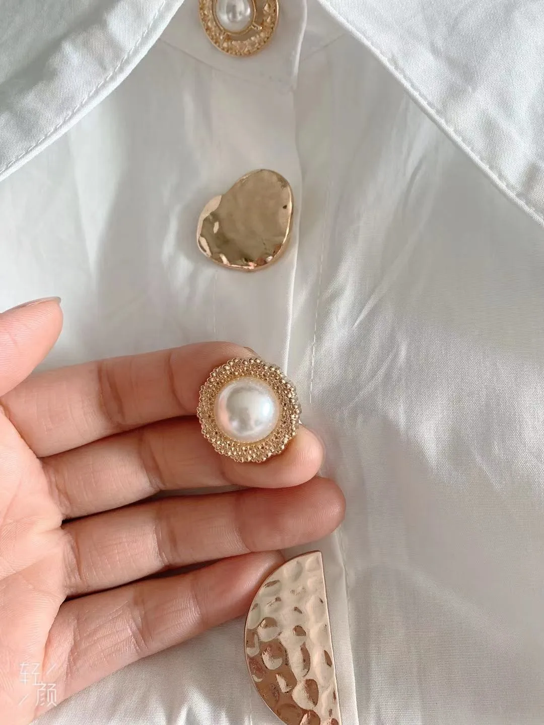 

Korean Style 2021 Spring Summer Fashion Puff Sleeve Blouses Shirts Vintage Oversize Buttons Office Lady Elegant Tops