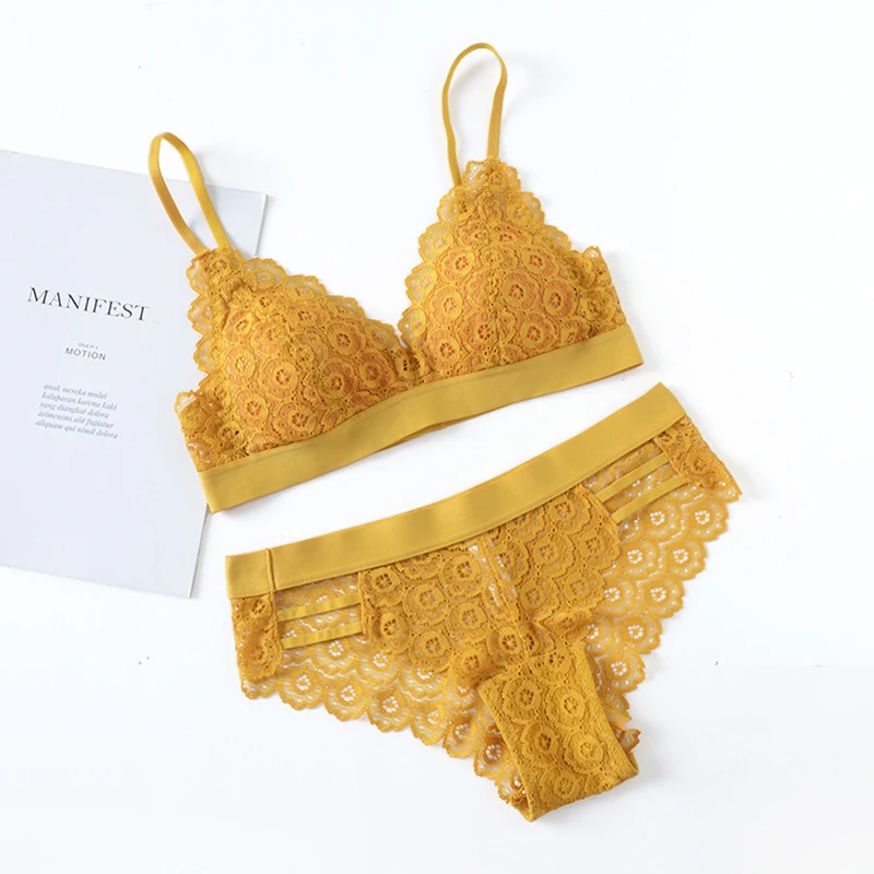 Комплект нижнего белья женский кружевной бюстгальтер с треугольными чашками и