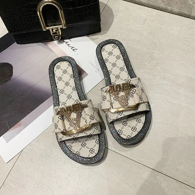 Сандалии женские с металлическими пуговицами и буквенным украшением пляжные