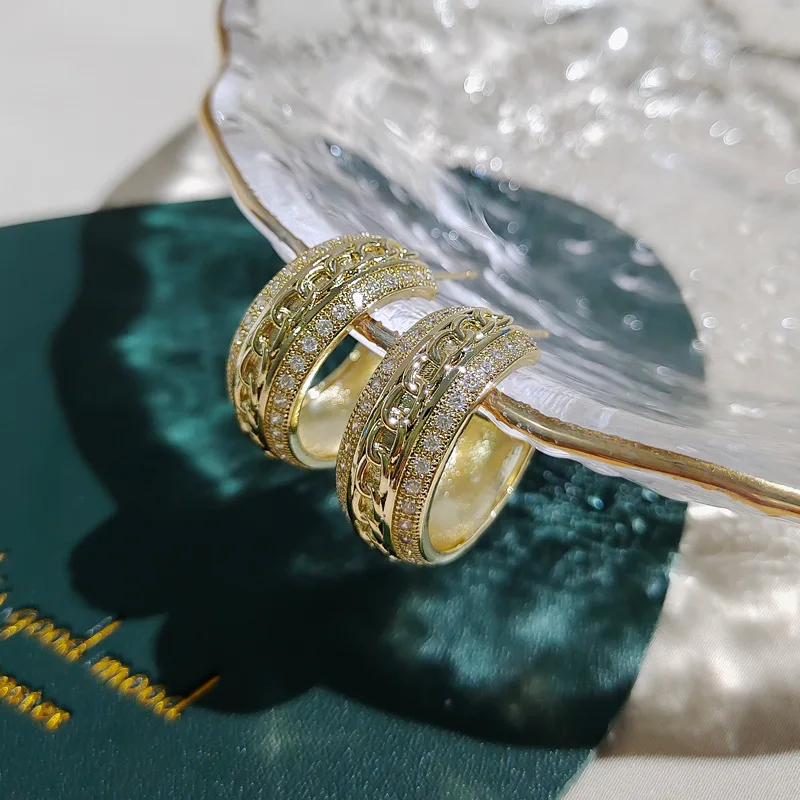 

2021 Fashion Round Hoop Earrings Punk Gold Color Circle Metal Earrings Crystal Loop Earrings for Women Ladies Luxury Jewelry