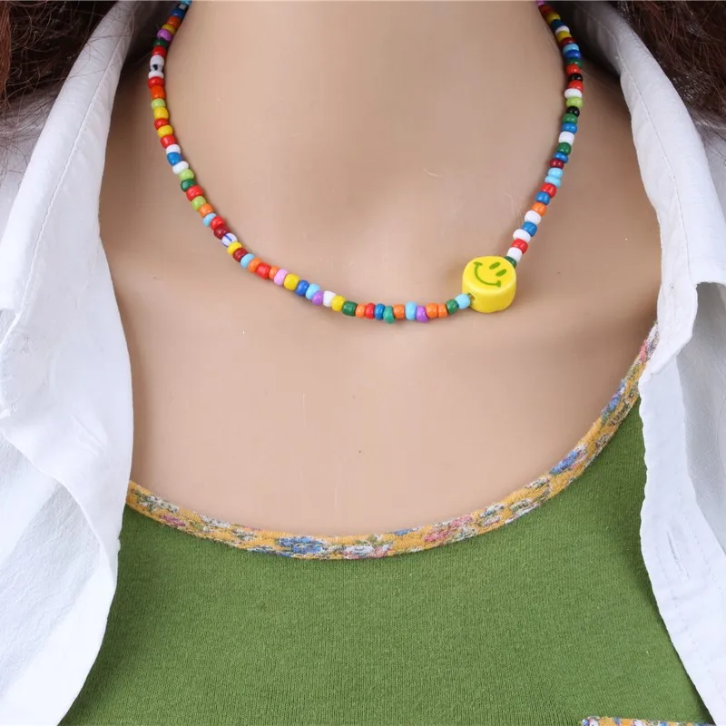 

Женское Ожерелье с радужными бусинами в стиле бохо, массивное Ювелирное Украшение с подвеской в виде смайлика, 2021