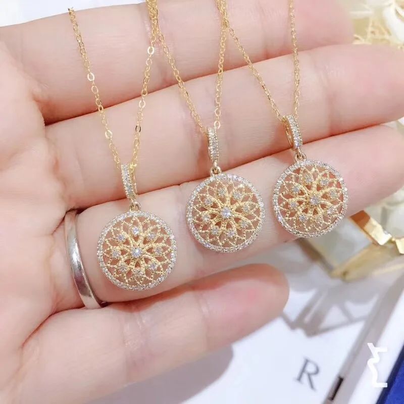 

Luxury Golden Necklace Charm Round Hollow Flower Pendant Clavicle Chain Women's Wedding Party Aesthetic Jewelry New Year Gift