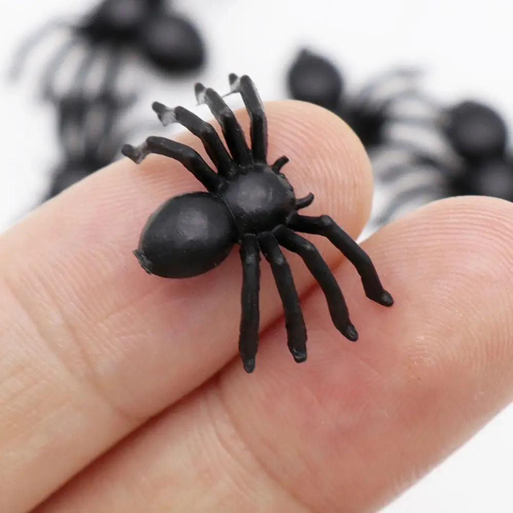 

50pcs Halloween Mini Plastic Black Luminous Spider Joking Birthday Toys DIY Decoration DIY Party Decorative Props