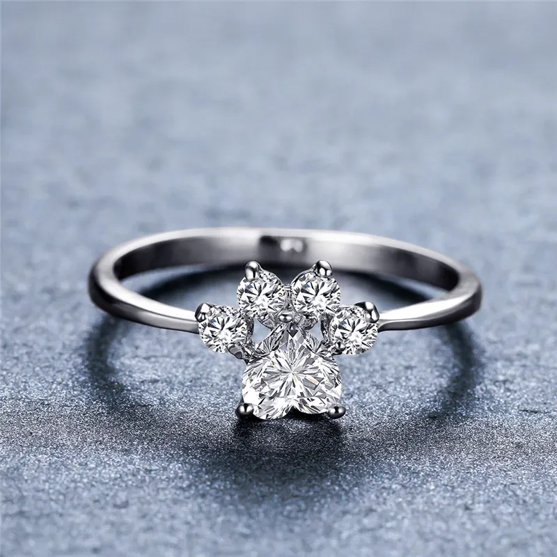 Женское кольцо с фианитом винтажное серебряное белым камнем в форме сердца