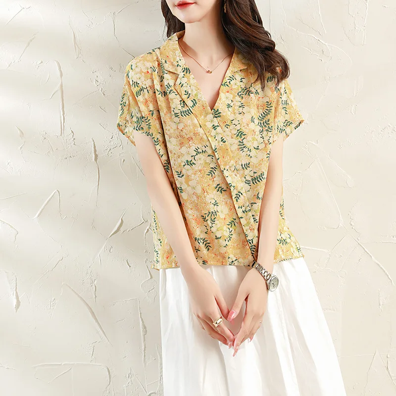

women's V-neck New shirt in summer 2021