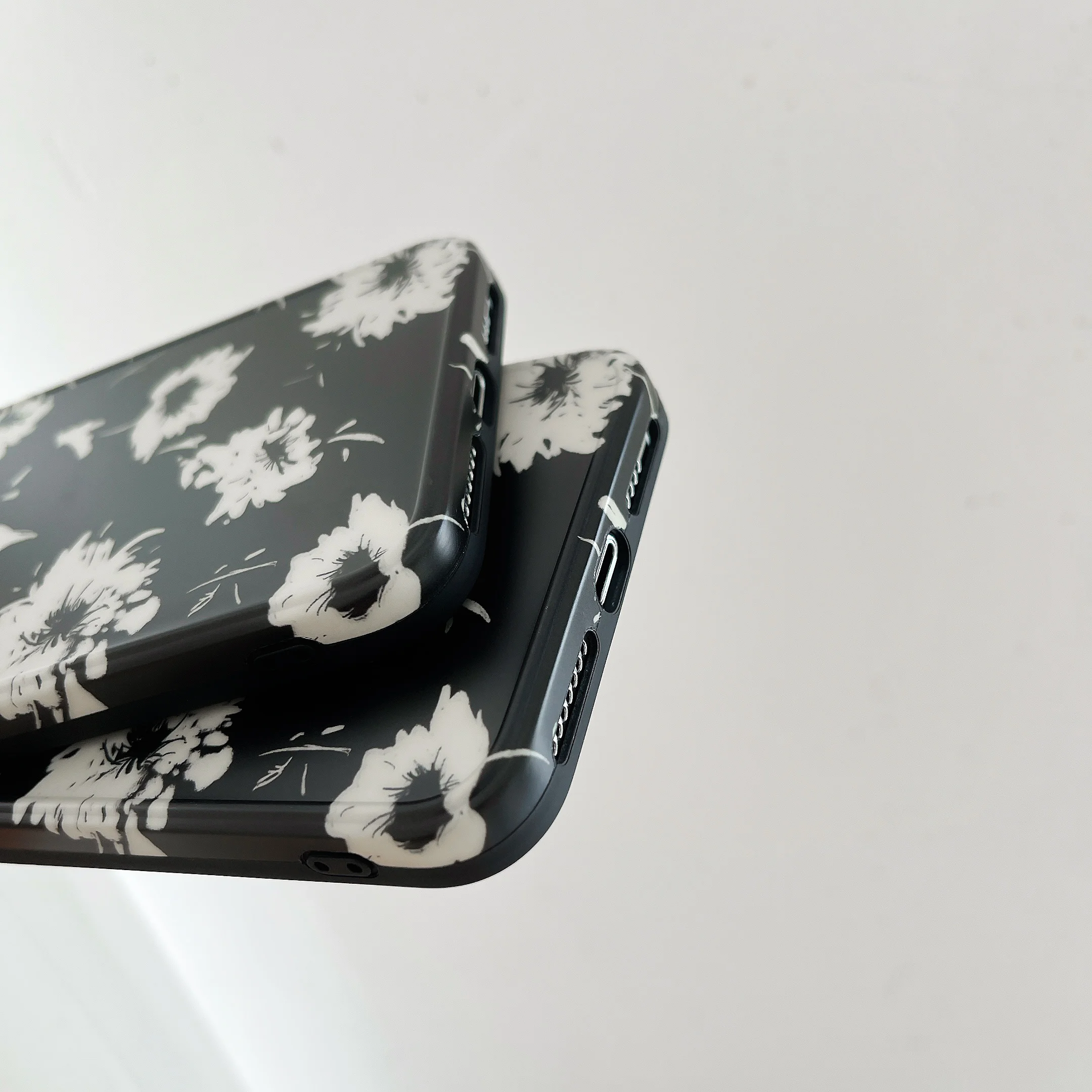 

12 Pro Floral Printed Case for iPhone XR 7 8 Plus XS X Silicon Black White Flower Cover for iPhone 11 Pro Max SE 2020 12 Mini